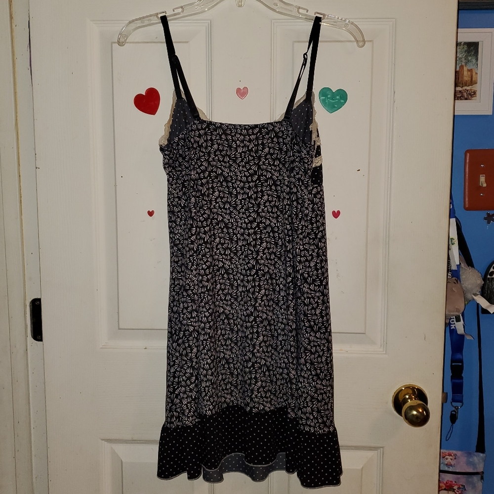 5 for $25 | Marilyn Monroe Black and White Patterned Slip Night Gown - Picture 4 of 9